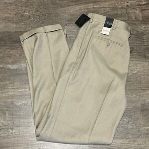NWT J. Ferrar  Men's Light Beige Flat Front Dress Slacks